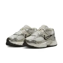 Tênis Nike V5 RNR Feminino